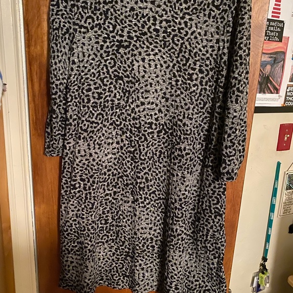 Ladies animal print midi dress in black & gray - Picture 2 of 12